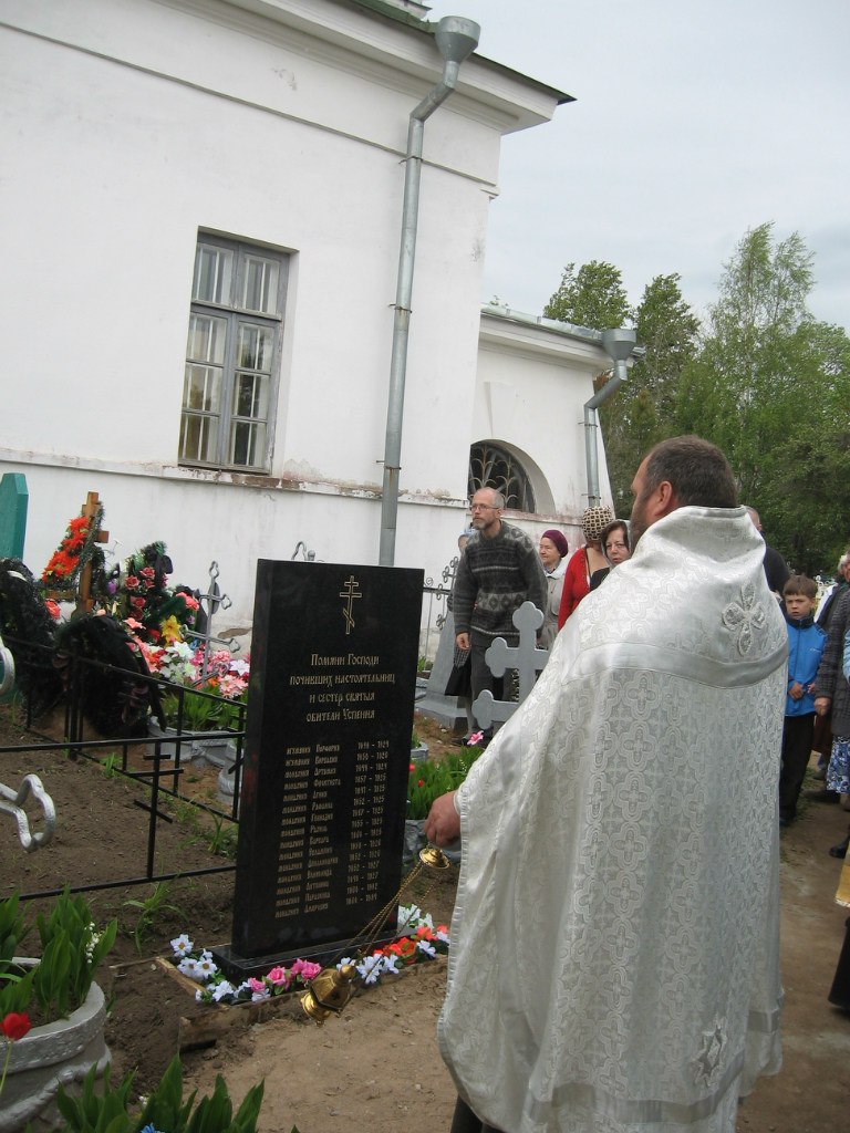 Радоница 2012 г. Церковь св. Алексия Человека Божия. Радоница 2012 г. Церковь св.Алексия Человека Божия.