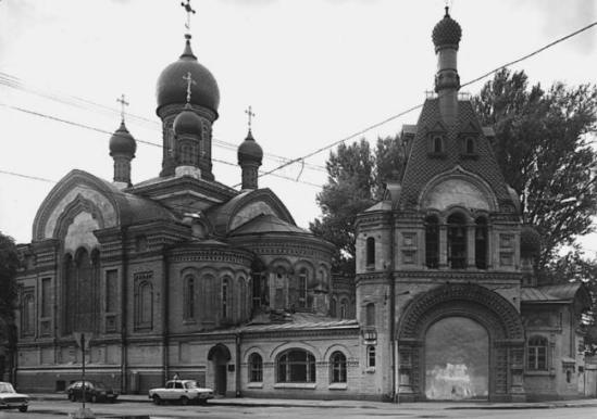 В августе 1989 года здание храма и постройки переданы под подворье Валаамского Спасо-Преображенского мужского монастыря. В августе 1989 года здание храма и постройки переданы под подворье Валаамского Спасо-Преображенского мужского монастыря.
