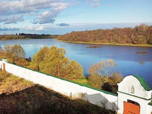 Староладожский Свято-Успенский девичий монастырь, Восточные врата хозяйственные, восстановлены в XXI веке.