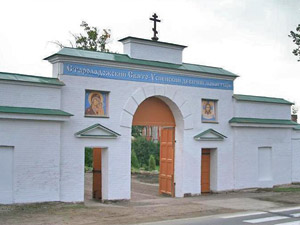 Староладожский Свято-Успенский девичий монастырь, Святые западные врата с часовней и сторожкой, начало XIX века.